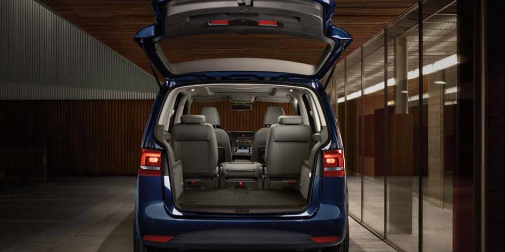 トランク開閉時に室内灯を点灯 V2